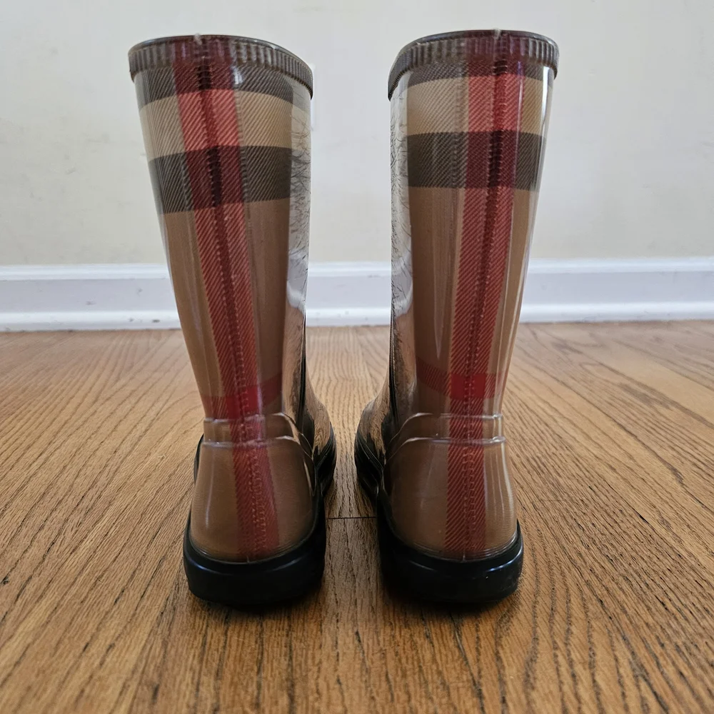 Burberry stylish rain